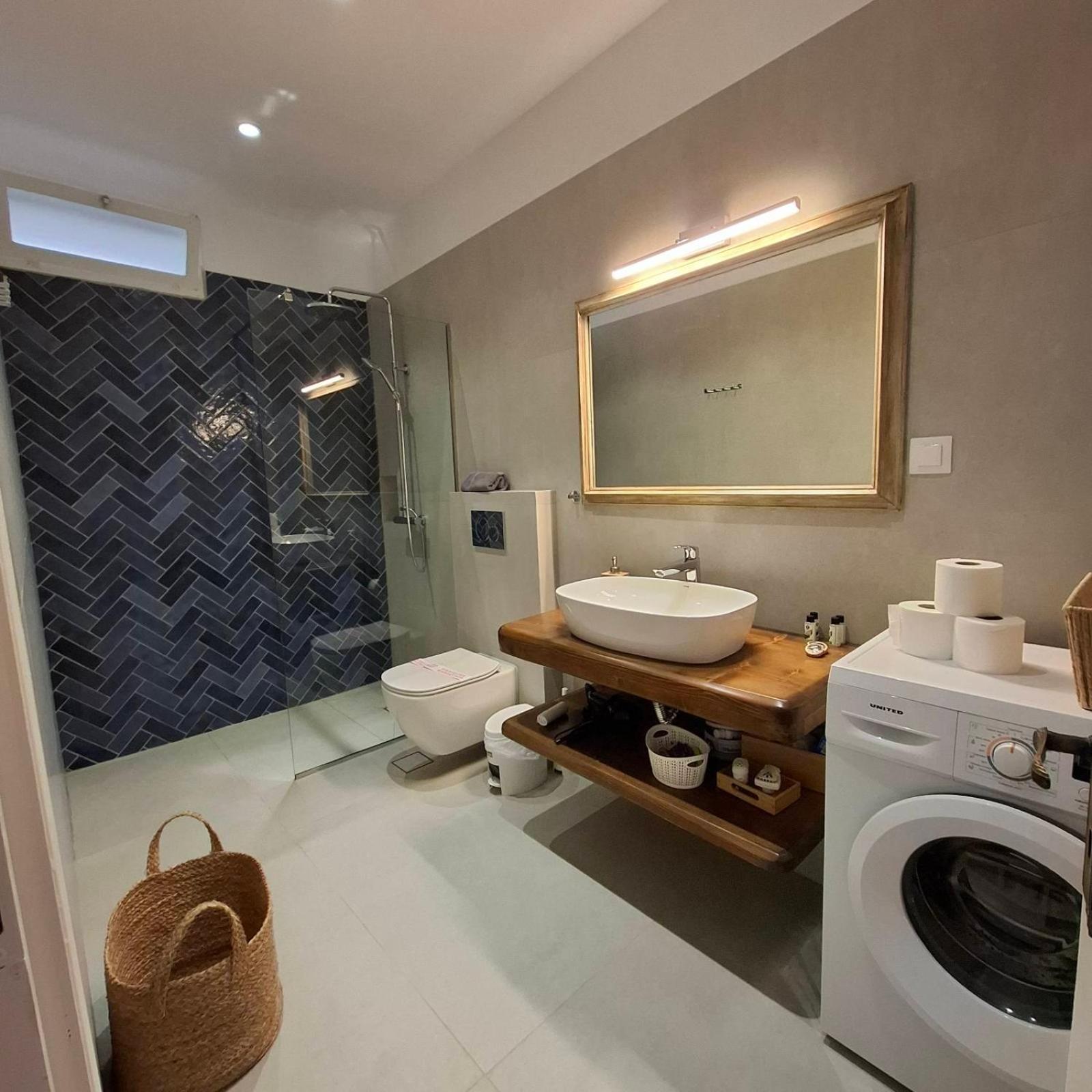 Aquarella-Stylish Veranda Apartment In Centre Of Poros Town Extérieur photo